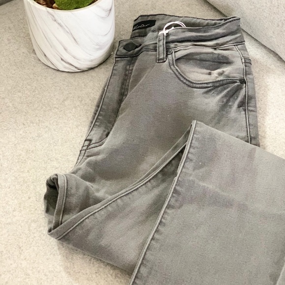 LAST 1❗️CINDY✨MUST HAVE-Gray High Rise Denim Jeans - Picture 3 of 8